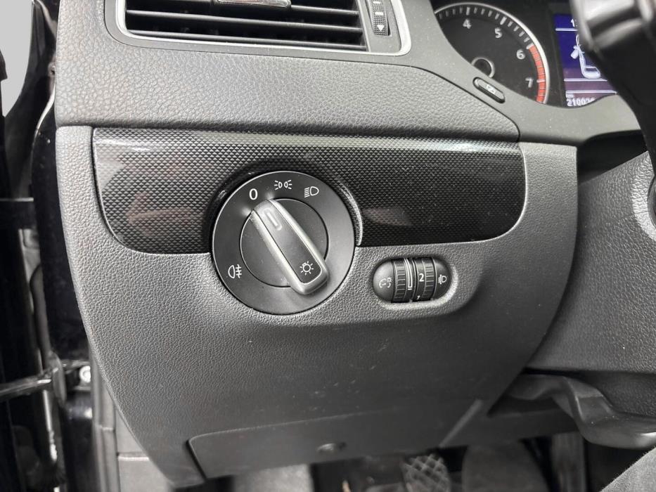 VOLKSWAGEN Jetta 2011