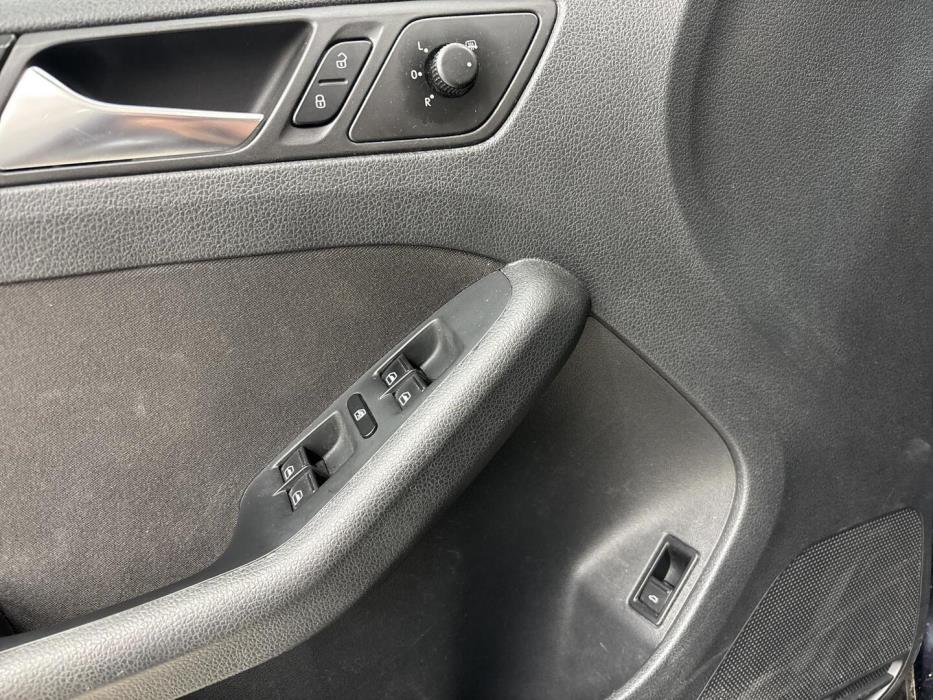 VOLKSWAGEN Jetta 2011