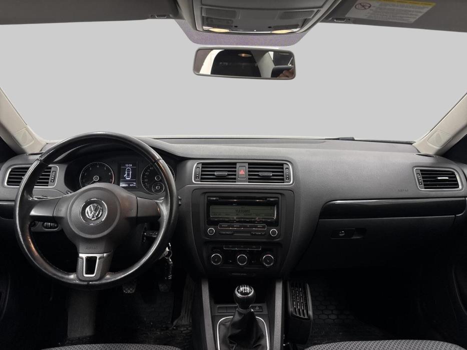 VOLKSWAGEN Jetta 2011