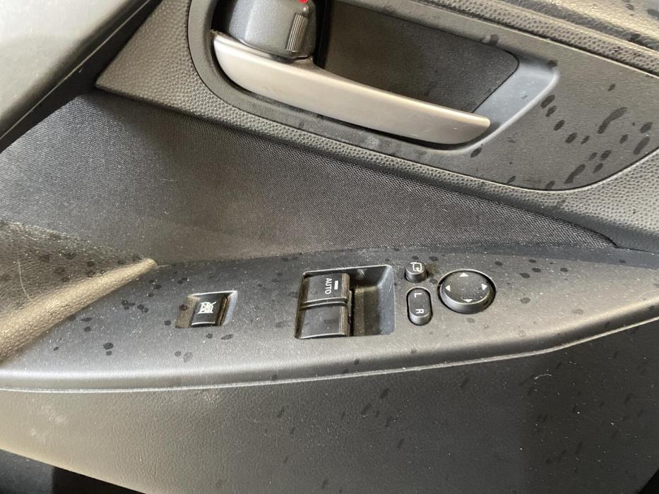 MAZDA Mazda3 2011