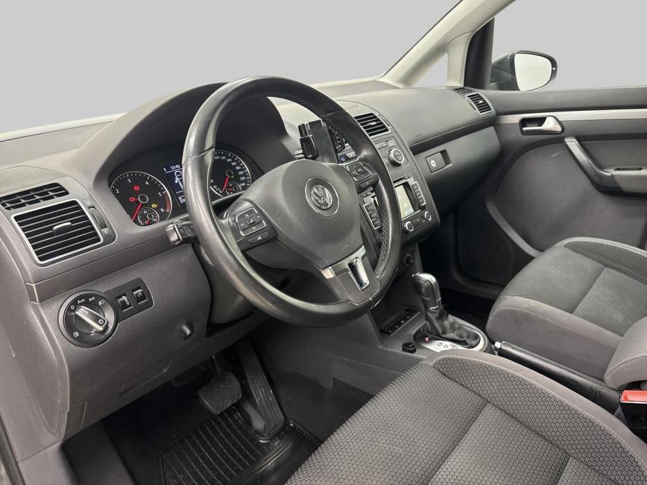 VOLKSWAGEN Touran 2014