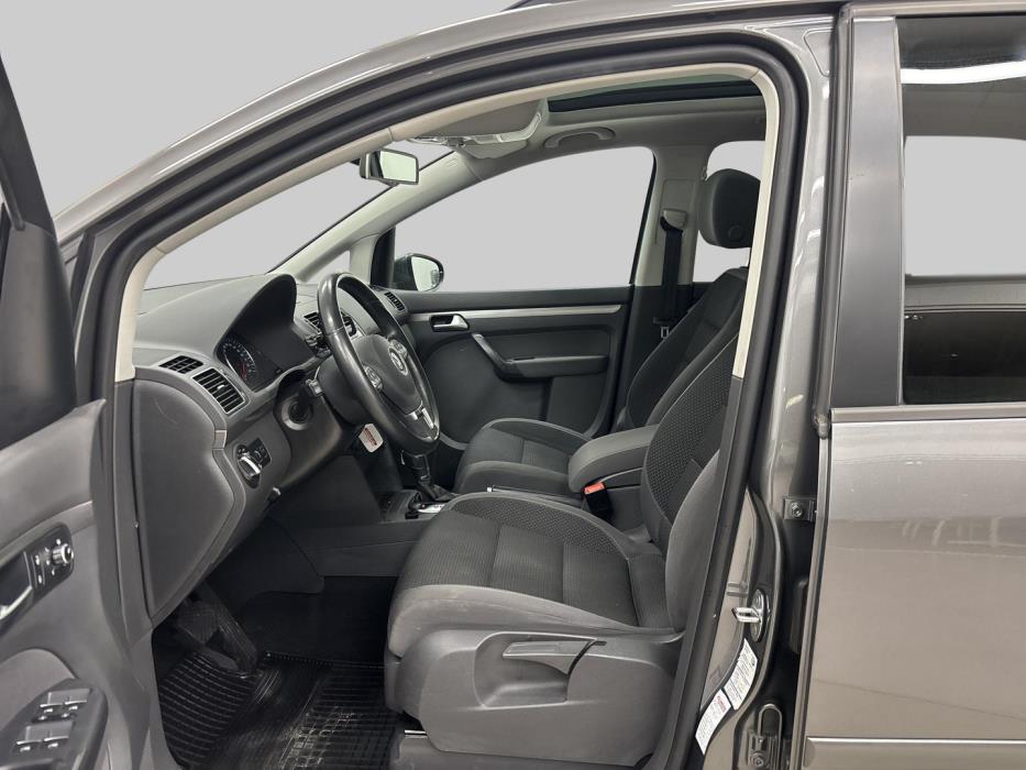 VOLKSWAGEN Touran 2014