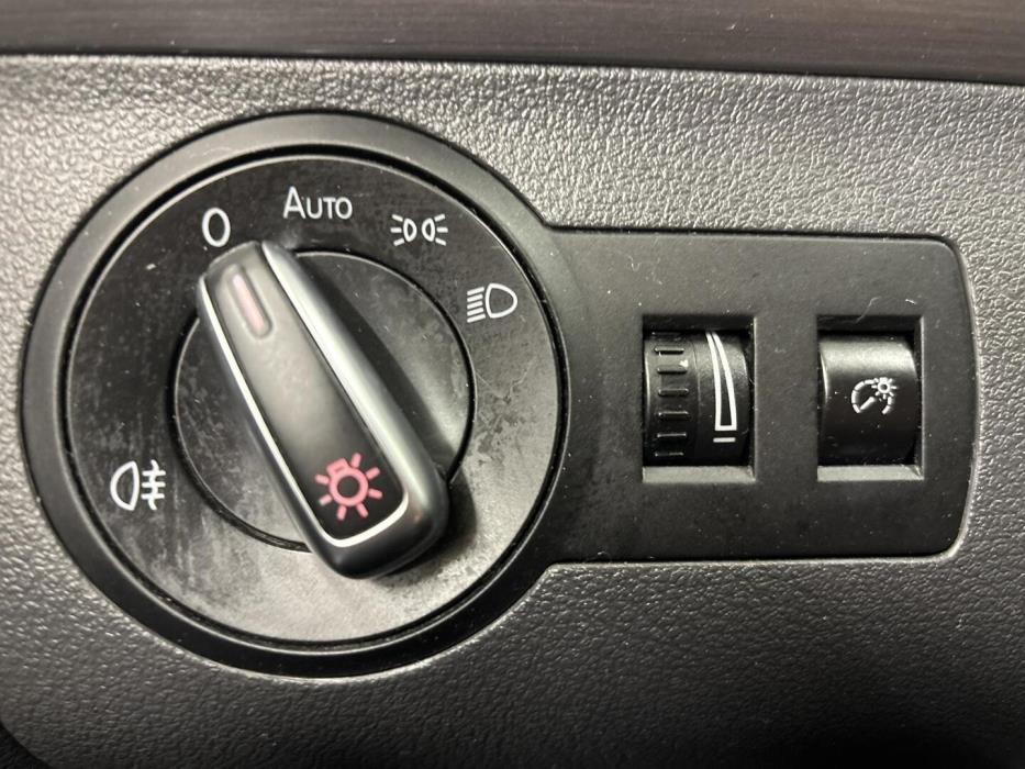 VOLKSWAGEN Touran 2014