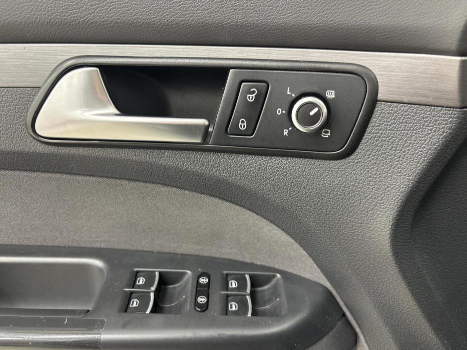 VOLKSWAGEN Touran 2014