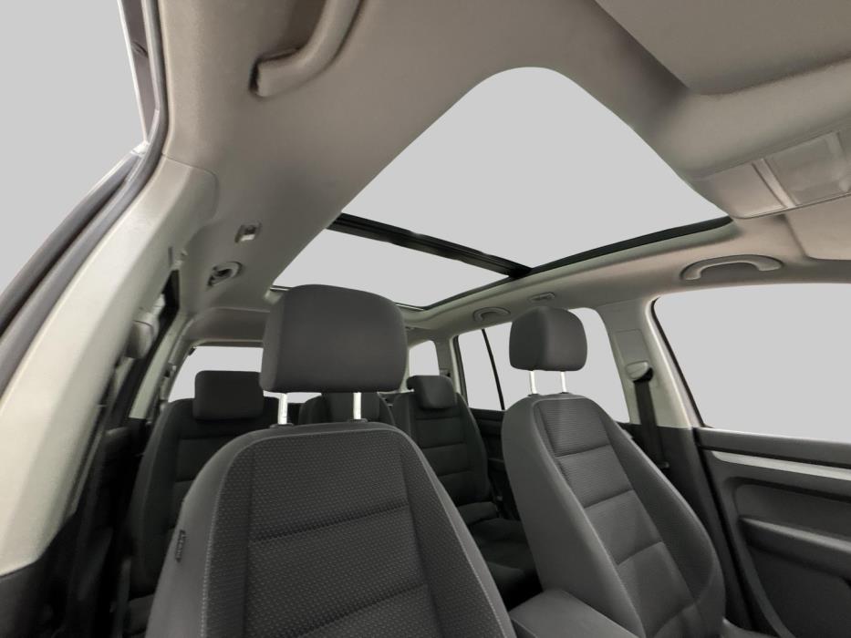 VOLKSWAGEN Touran 2014