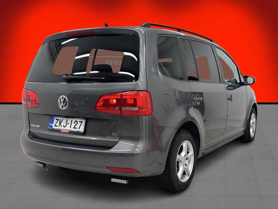 VOLKSWAGEN Touran 2014