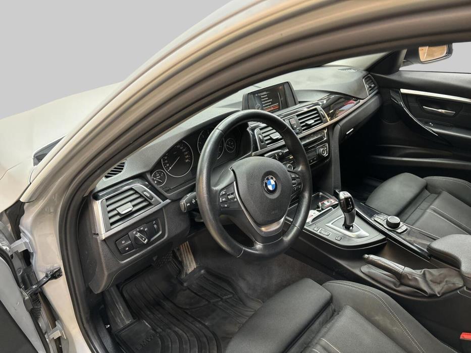 BMW 320 2016