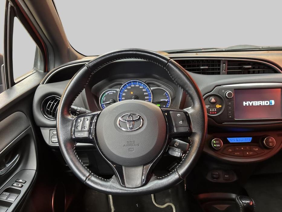TOYOTA Yaris 2017