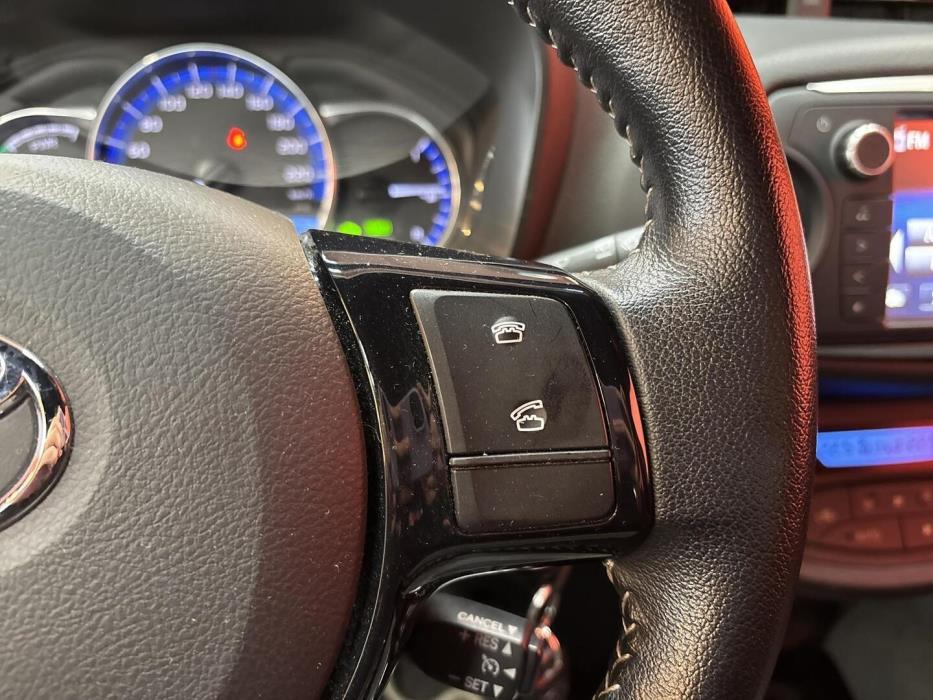 TOYOTA Yaris 2017