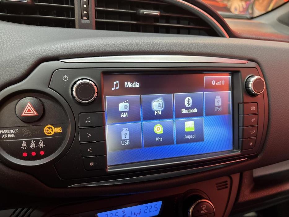 TOYOTA Yaris 2017
