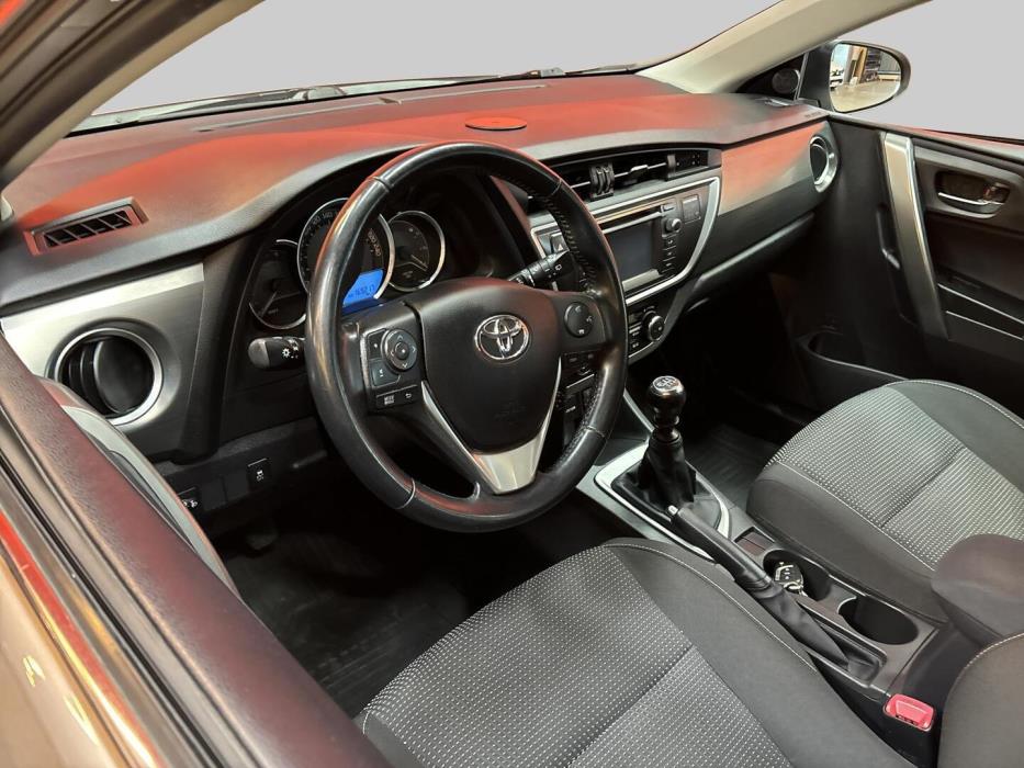 TOYOTA Auris 2013