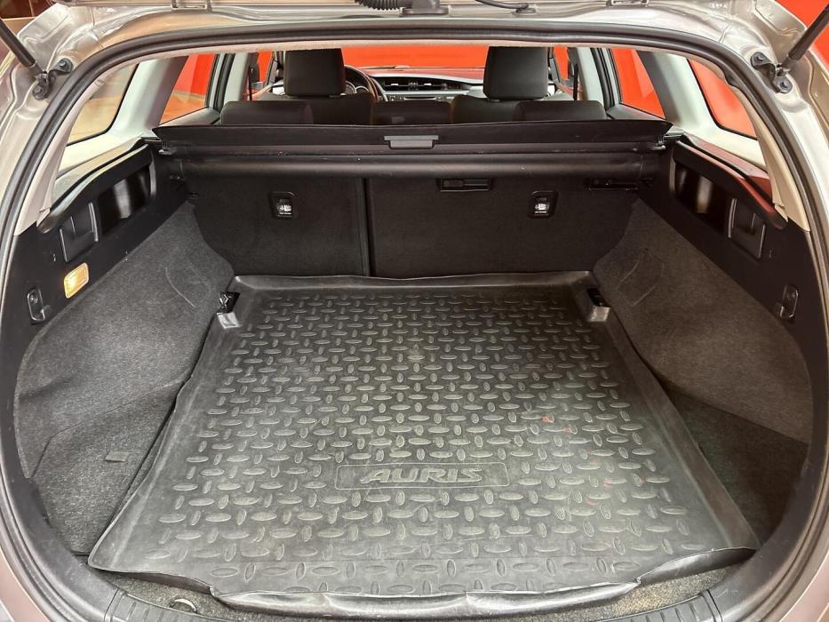 TOYOTA Auris 2013