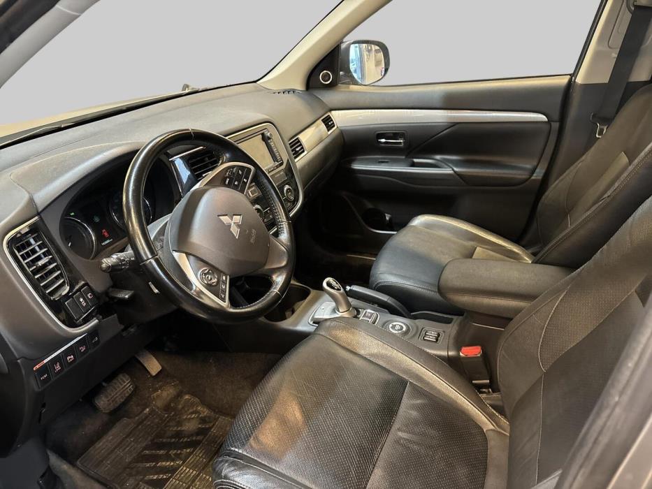 MITSUBISHI Outlander PHEV 2014