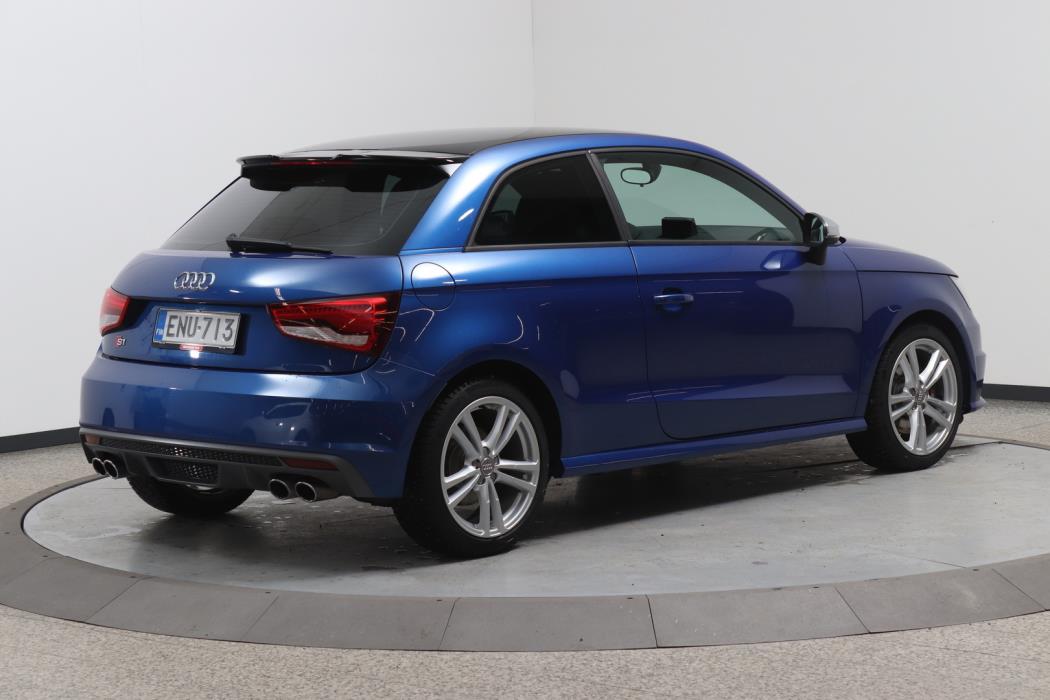 AUDI S1 2016