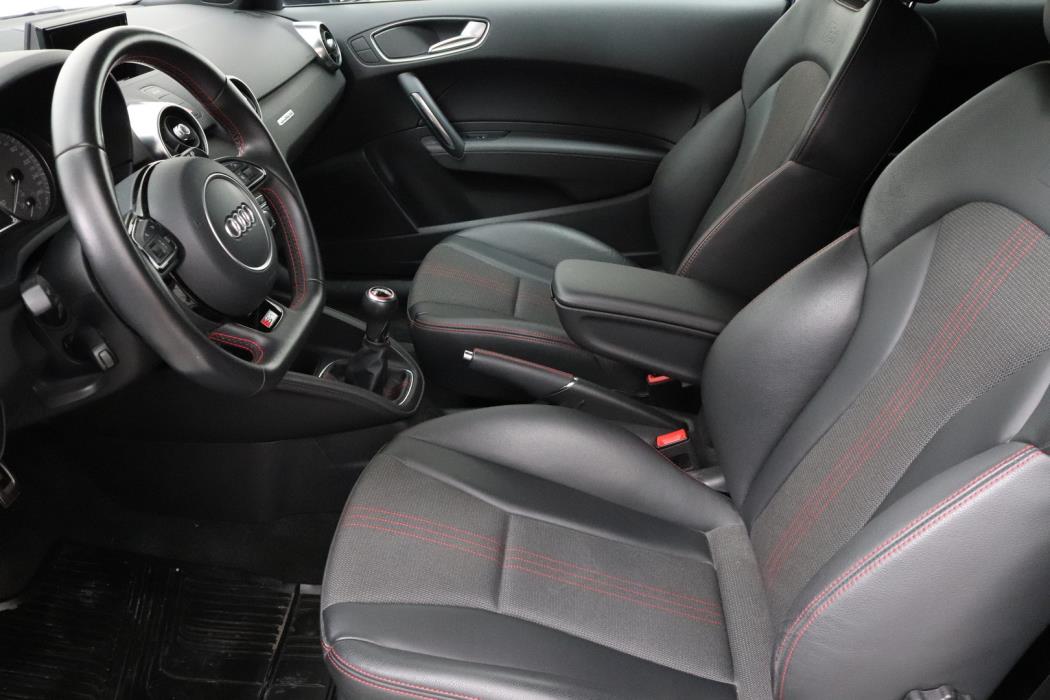 AUDI S1 2016