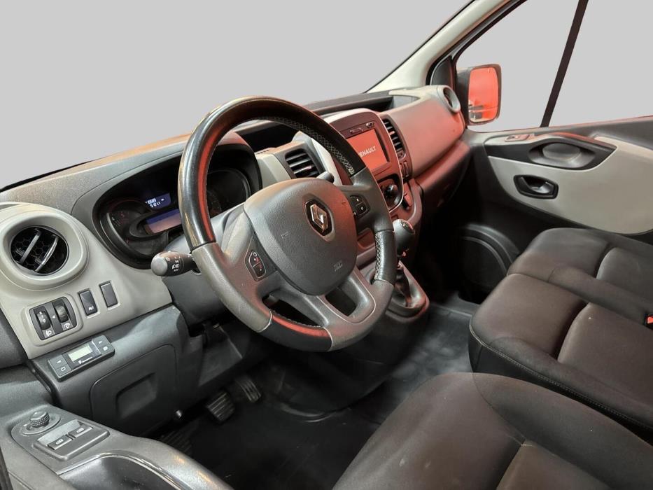 RENAULT TRAFIC 2020