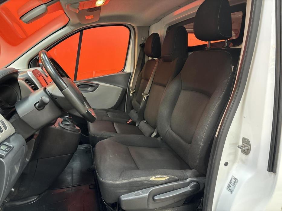 RENAULT TRAFIC 2020