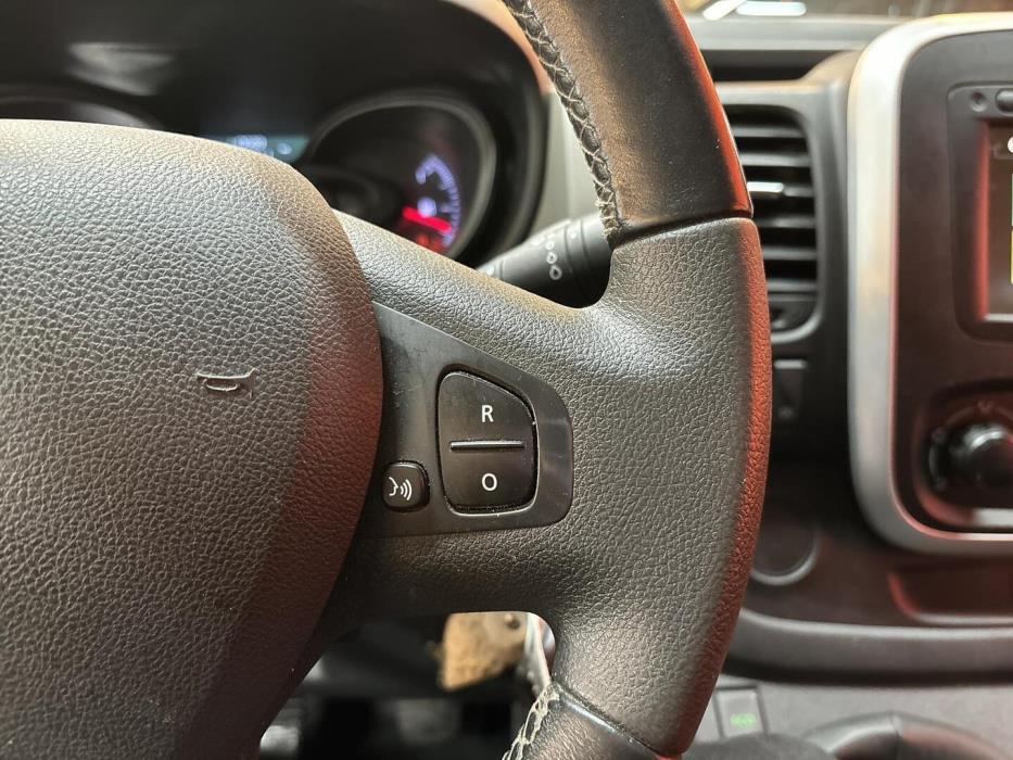 RENAULT TRAFIC 2020