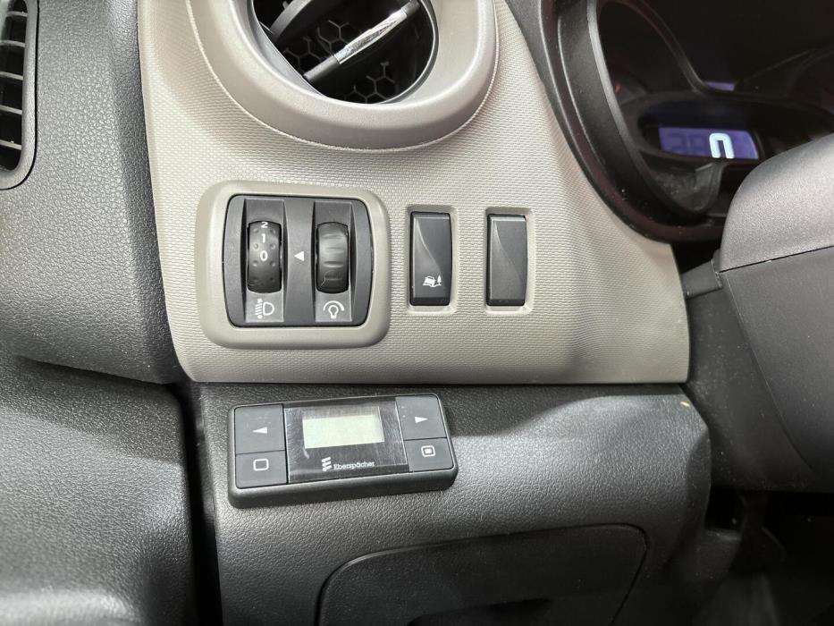 RENAULT TRAFIC 2020