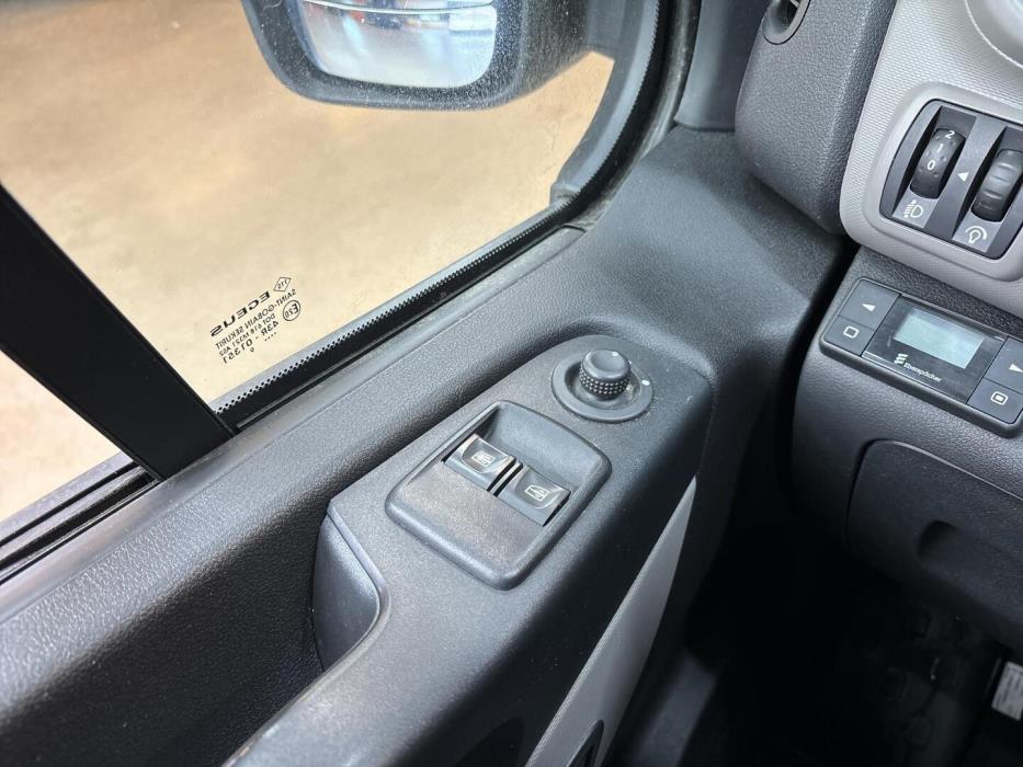 RENAULT TRAFIC 2020