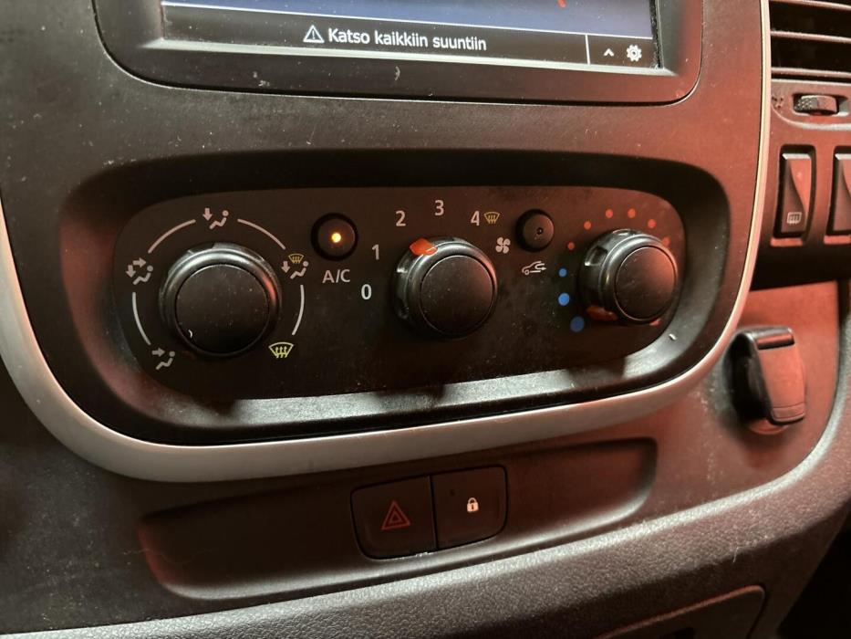 RENAULT TRAFIC 2020