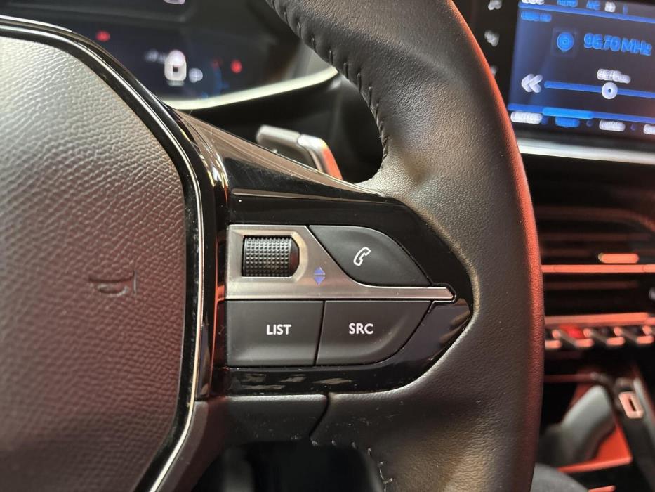 PEUGEOT 2008 2021