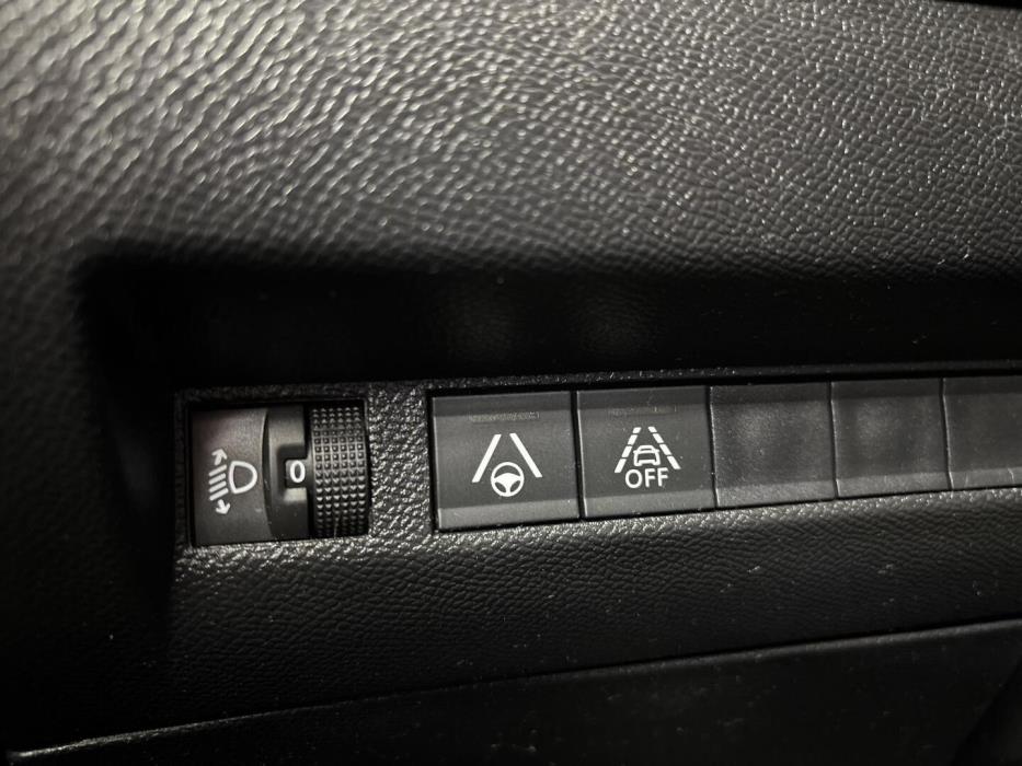 PEUGEOT 2008 2021