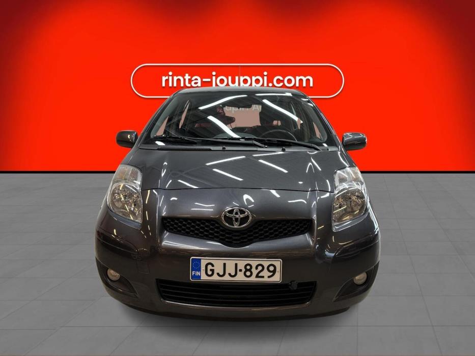 TOYOTA Yaris 2010