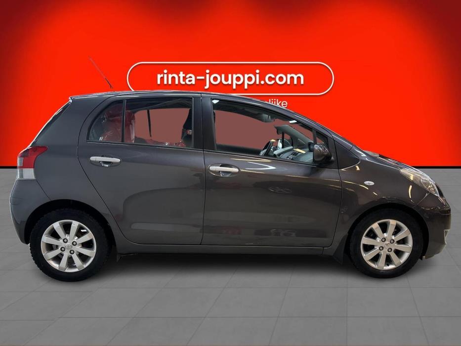 TOYOTA Yaris 2010