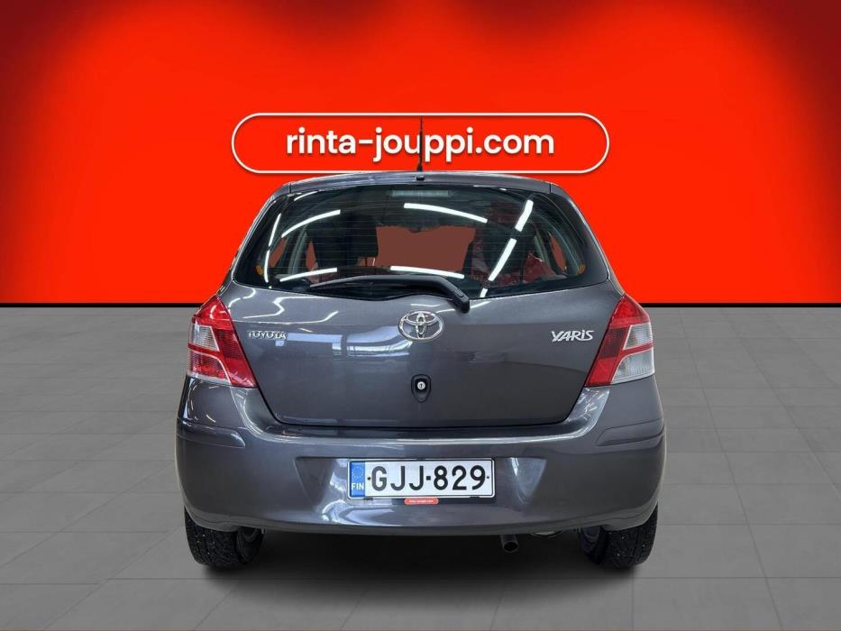 TOYOTA Yaris 2010