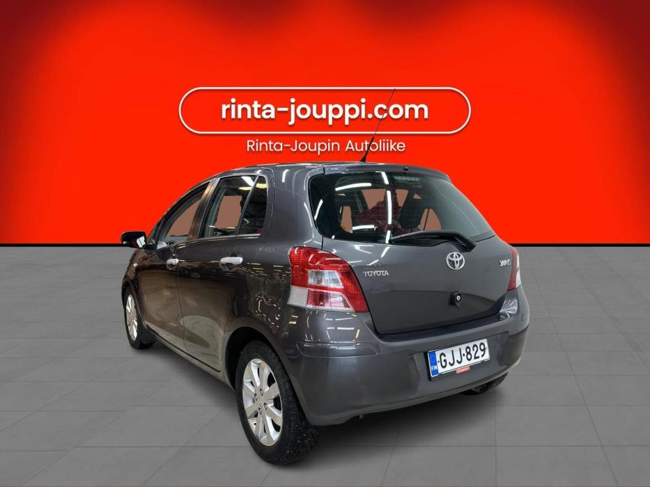 TOYOTA Yaris 2010