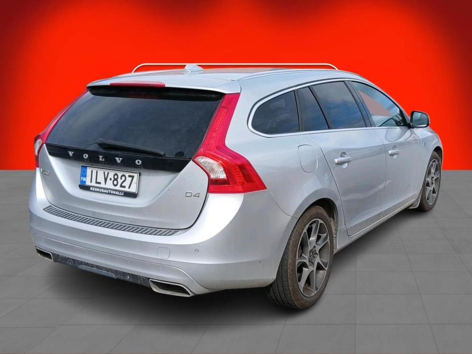 VOLVO V60 2015