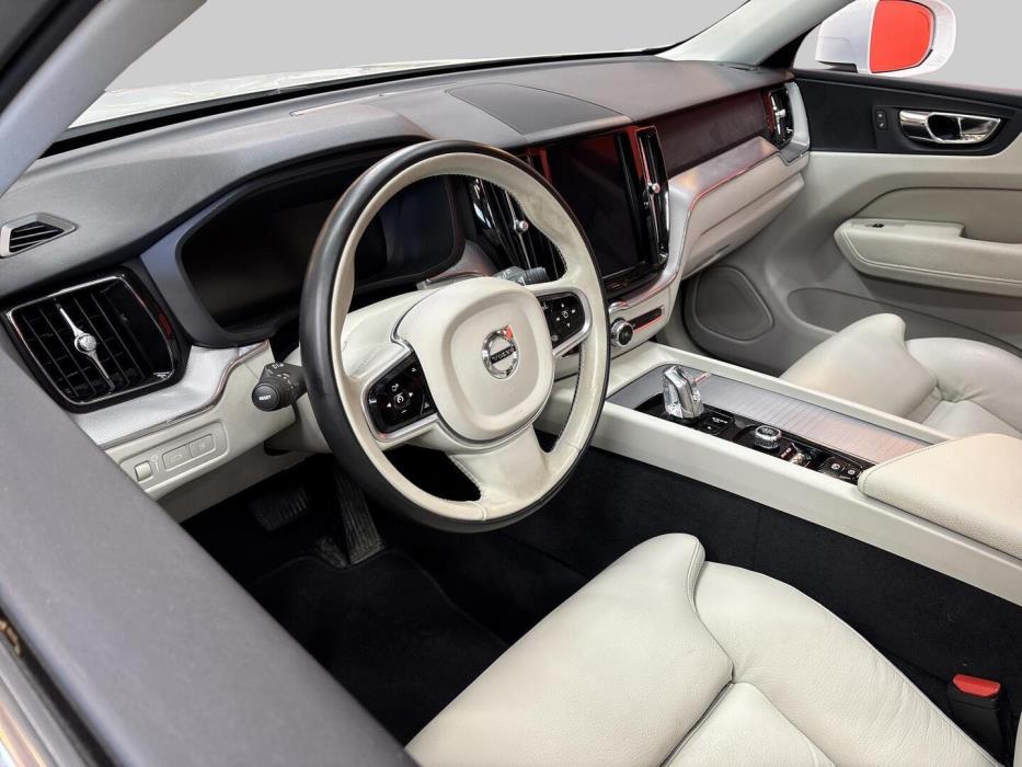 VOLVO XC60 2018