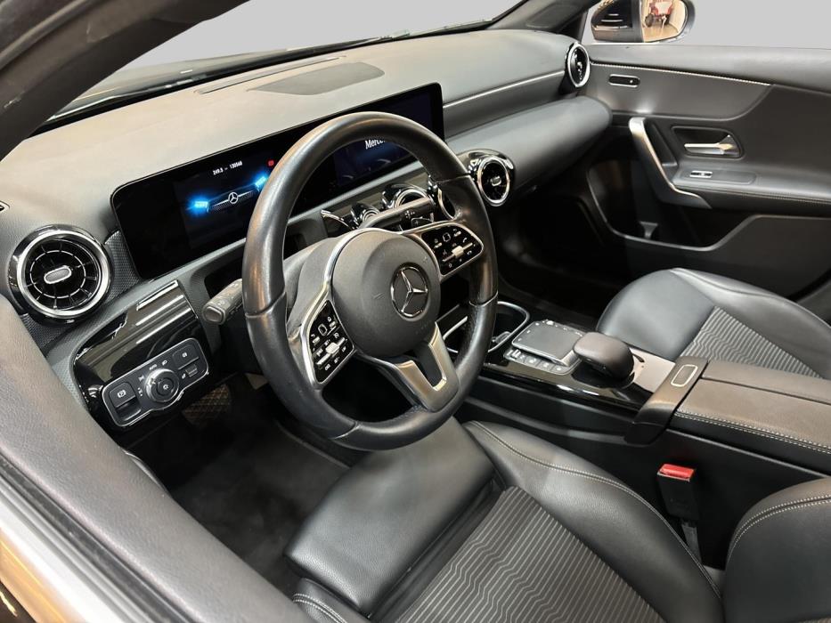MERCEDES-BENZ A 2022