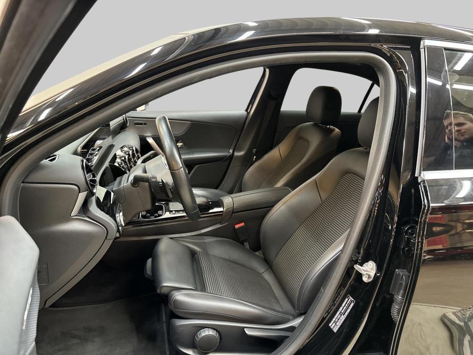 MERCEDES-BENZ A 2022
