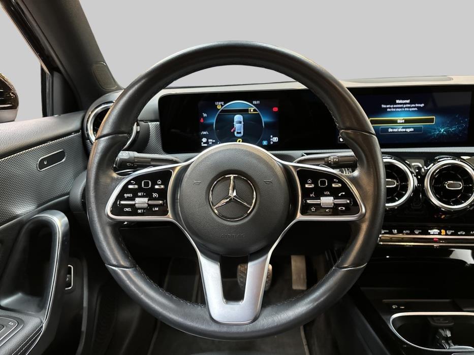 MERCEDES-BENZ A 2022