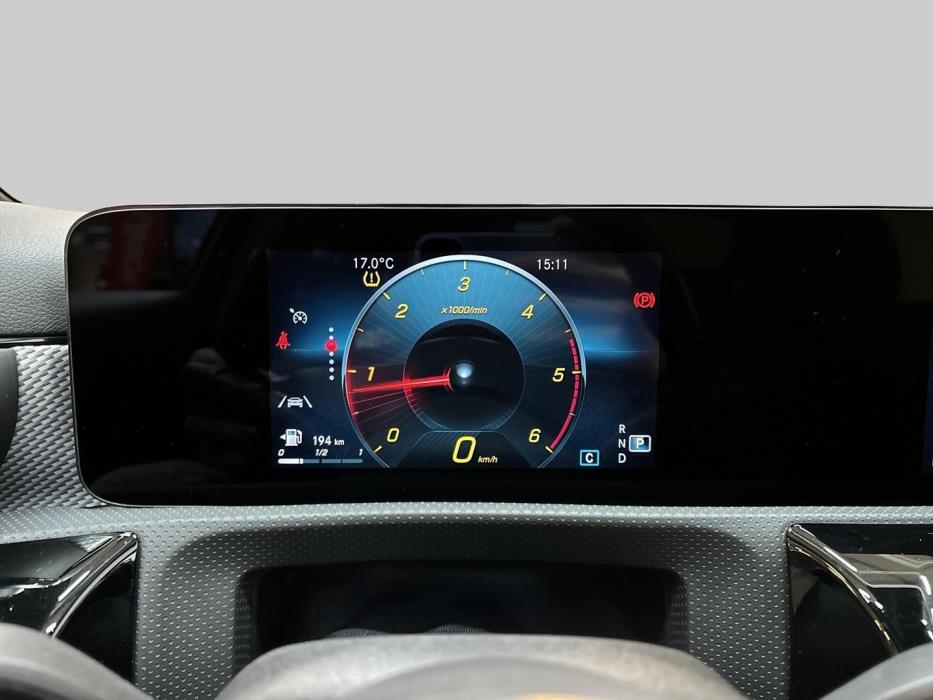 MERCEDES-BENZ A 2022