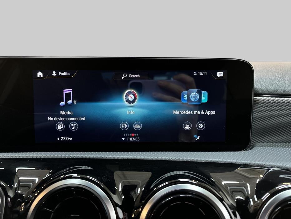 MERCEDES-BENZ A 2022