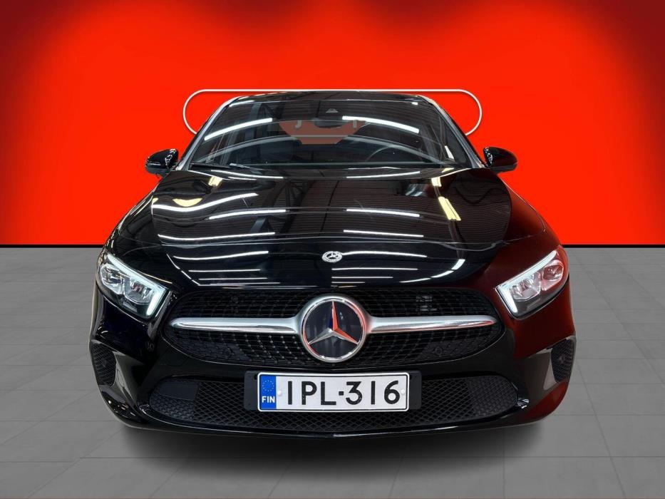 MERCEDES-BENZ A 2022