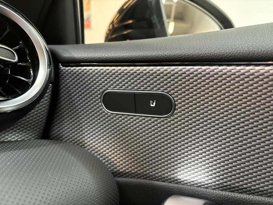 MERCEDES-BENZ A 2022