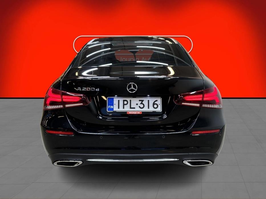 MERCEDES-BENZ A 2022