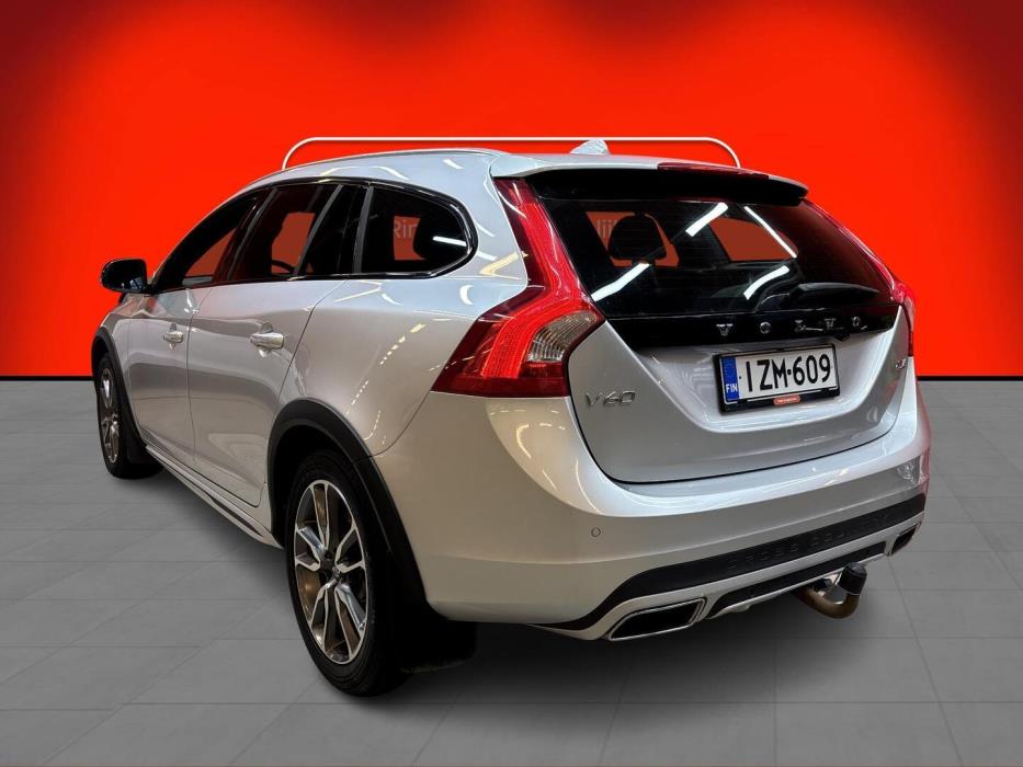 VOLVO V60 Cross Country 2017