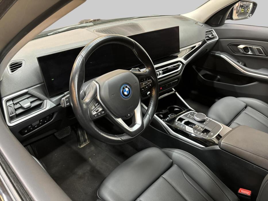 BMW 330 2023