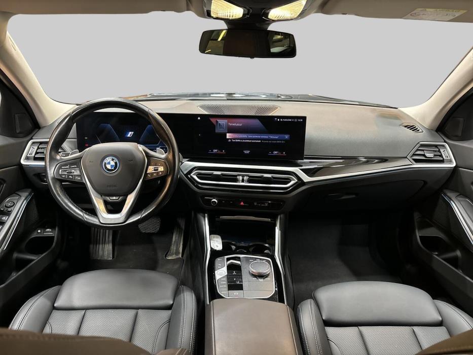 BMW 330 2023