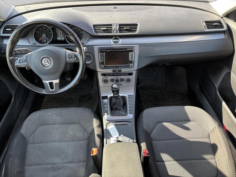VOLKSWAGEN Passat 2012