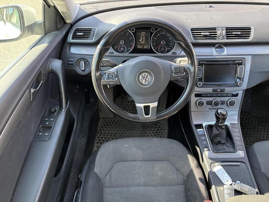VOLKSWAGEN Passat 2012