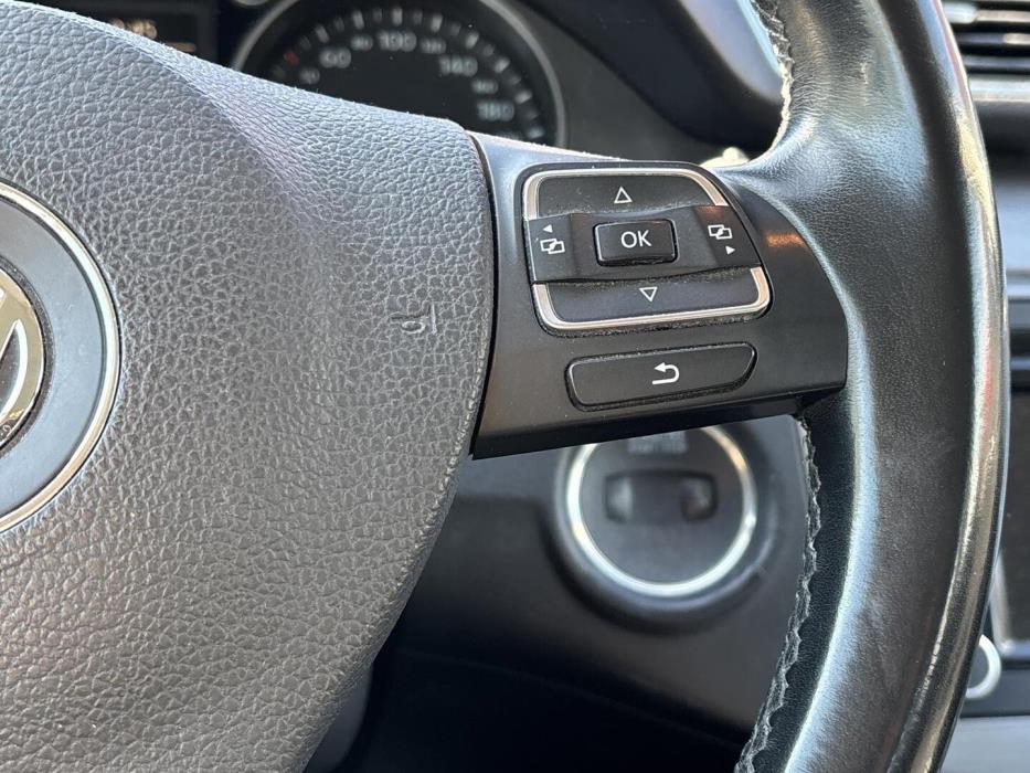 VOLKSWAGEN Passat 2012