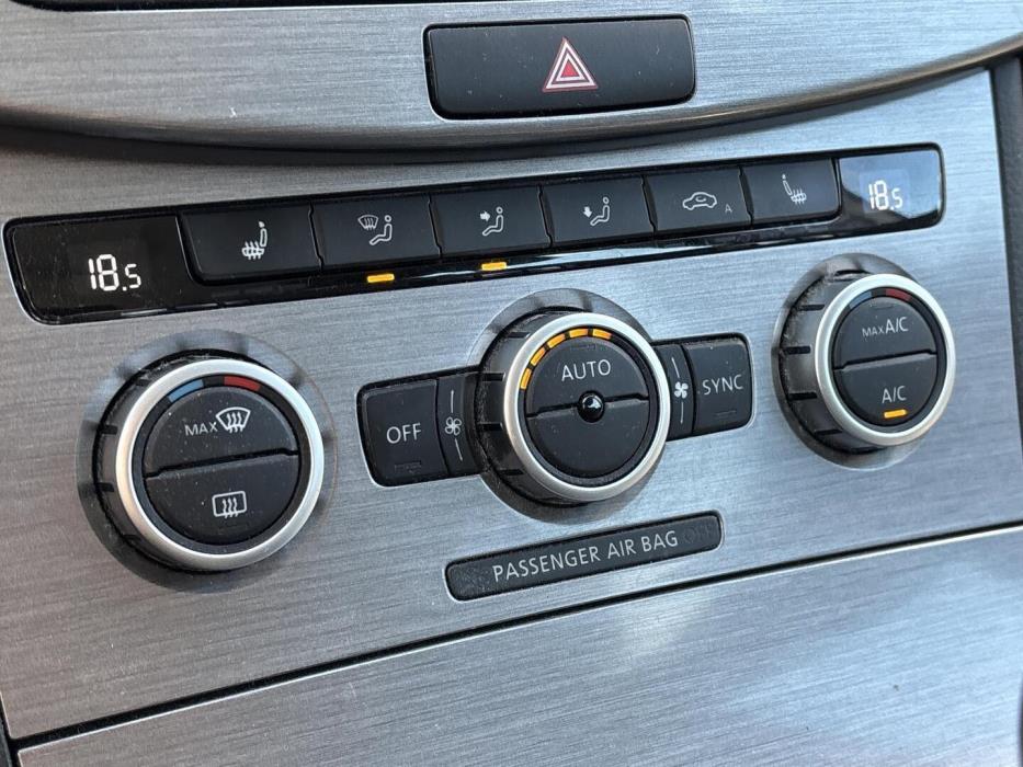 VOLKSWAGEN Passat 2012