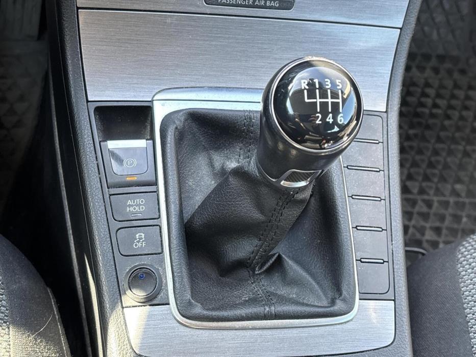 VOLKSWAGEN Passat 2012