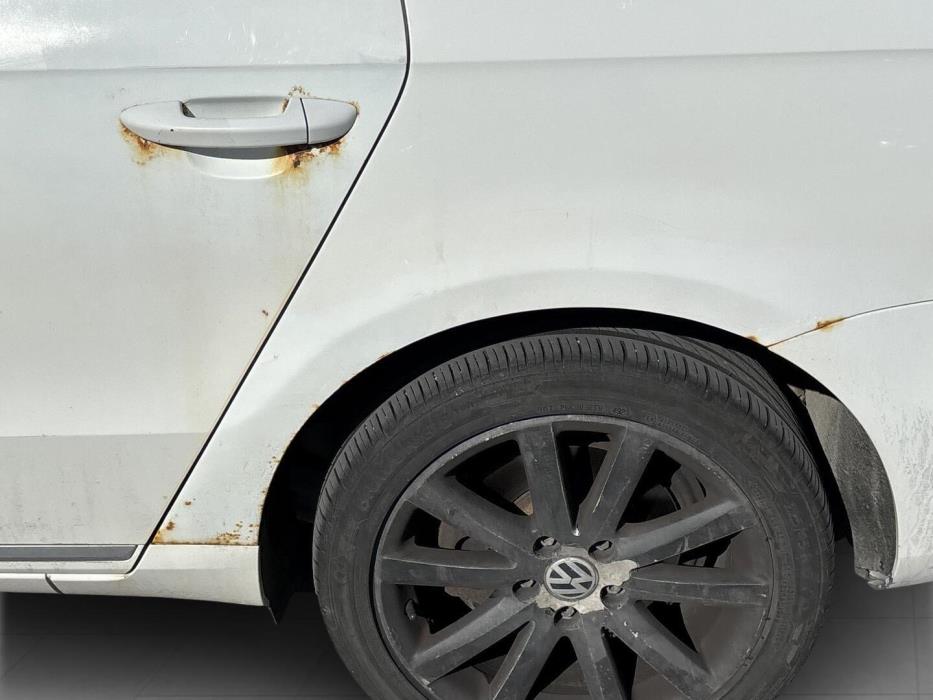 VOLKSWAGEN Passat 2012